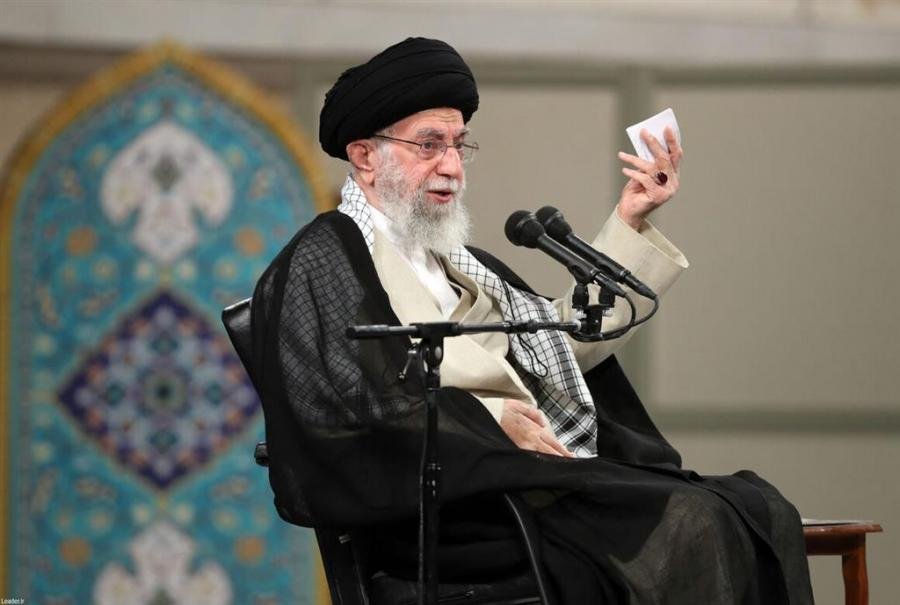 رهبر انقلاب اسلامی: راه‌اندازی اولین پالایشگاه فراسرزمینی نمونه‌ای از پیشرفت‌ها و حركت‌های رو به جلو كشور است