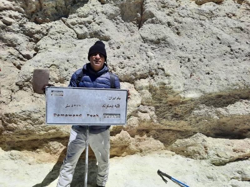 صعود کوهنورد خوزستانی به قله دماوند
