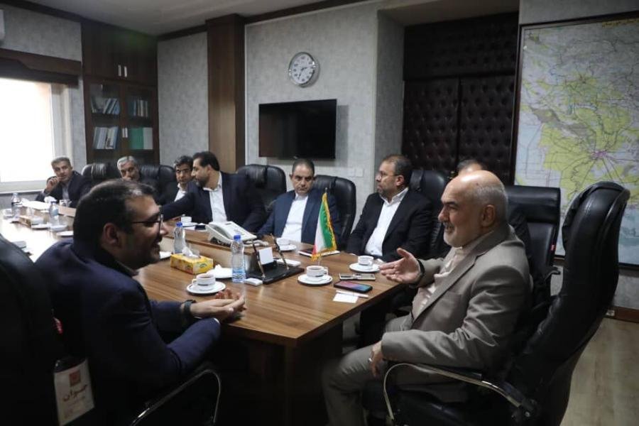 انتقال حساب‌های شرکت‌های نفت و پتروشیمی به خوزستان تا نیمه امسال اجرایی می‌شود