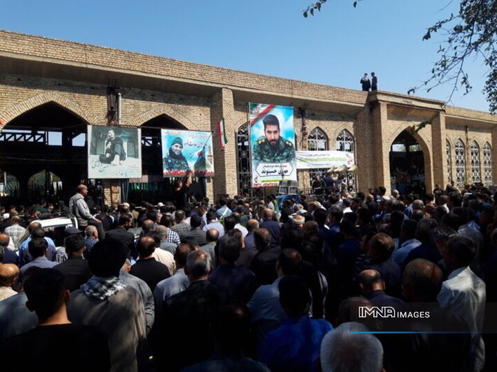 پیکر شهید پدافند هوایی کشور مهدی حسینوند به خاک سپرده شد