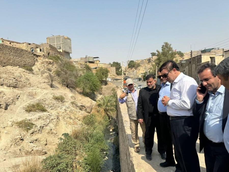 معاون وزیر نیرو وضعیت فاضلاب روباز مسجدسلیمان را بررسی کرد